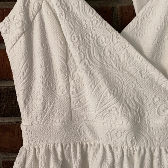 White dress - Picture 3 of 4